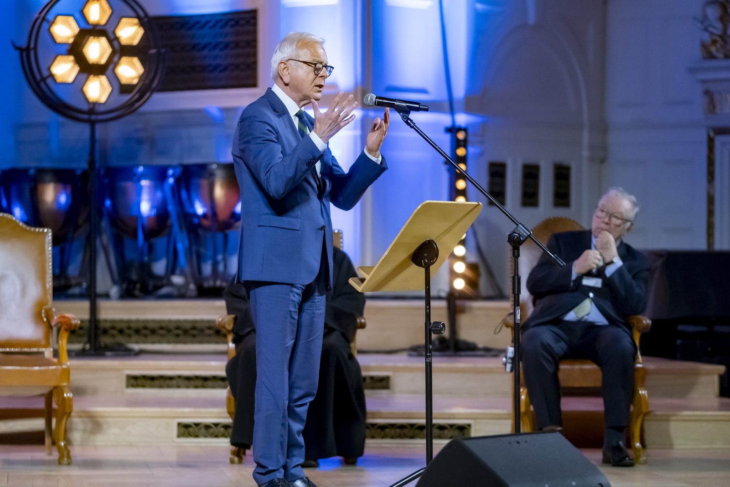 “Jan Paweł II - mosty idei współczesnego świata”