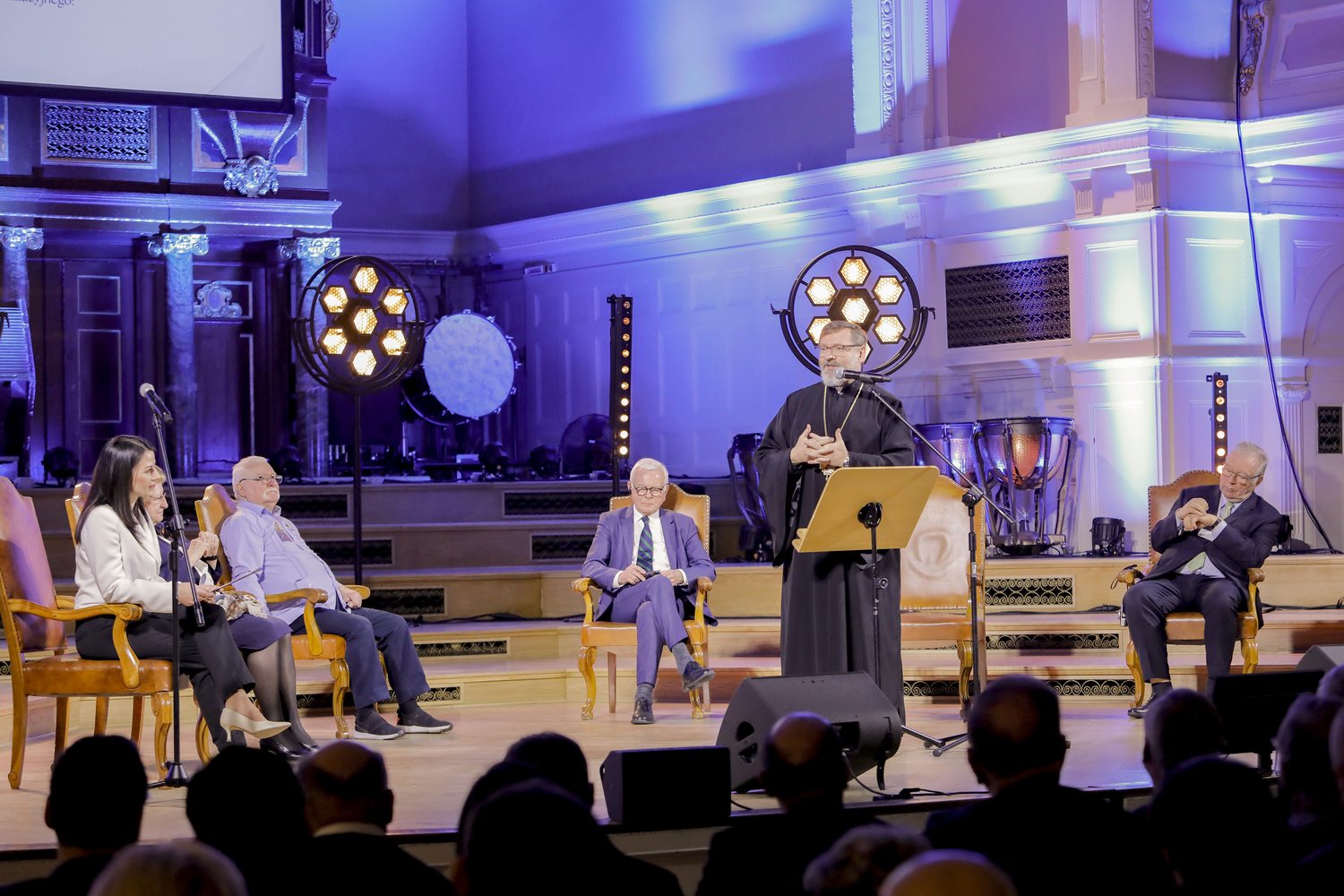 “Jan Paweł II - mosty idei współczesnego świata”