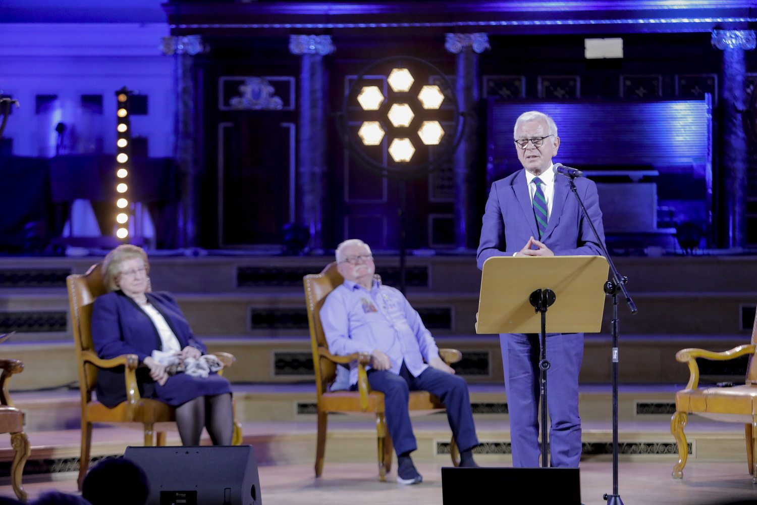 “Jan Paweł II - mosty idei współczesnego świata”