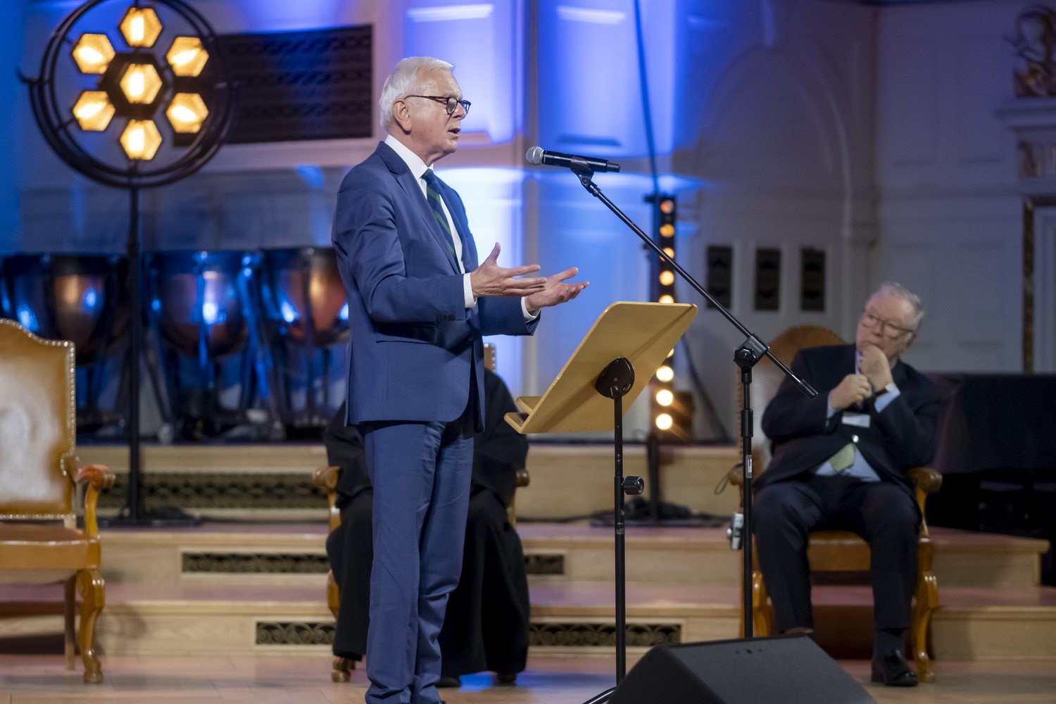 “Jan Paweł II - mosty idei współczesnego świata”