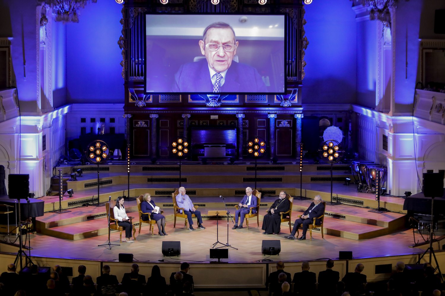 “Jan Paweł II - mosty idei współczesnego świata”