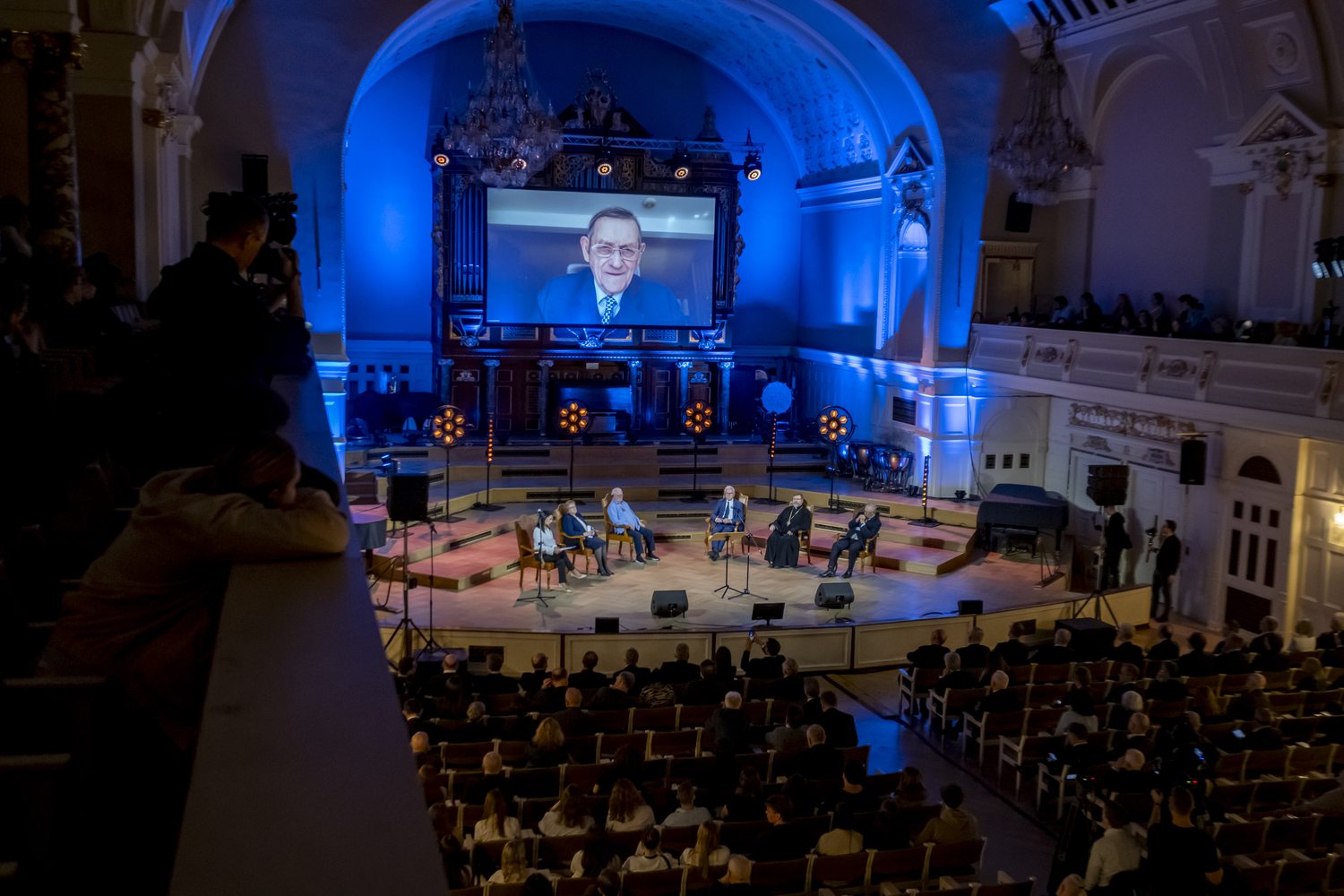 “Jan Paweł II - mosty idei współczesnego świata”