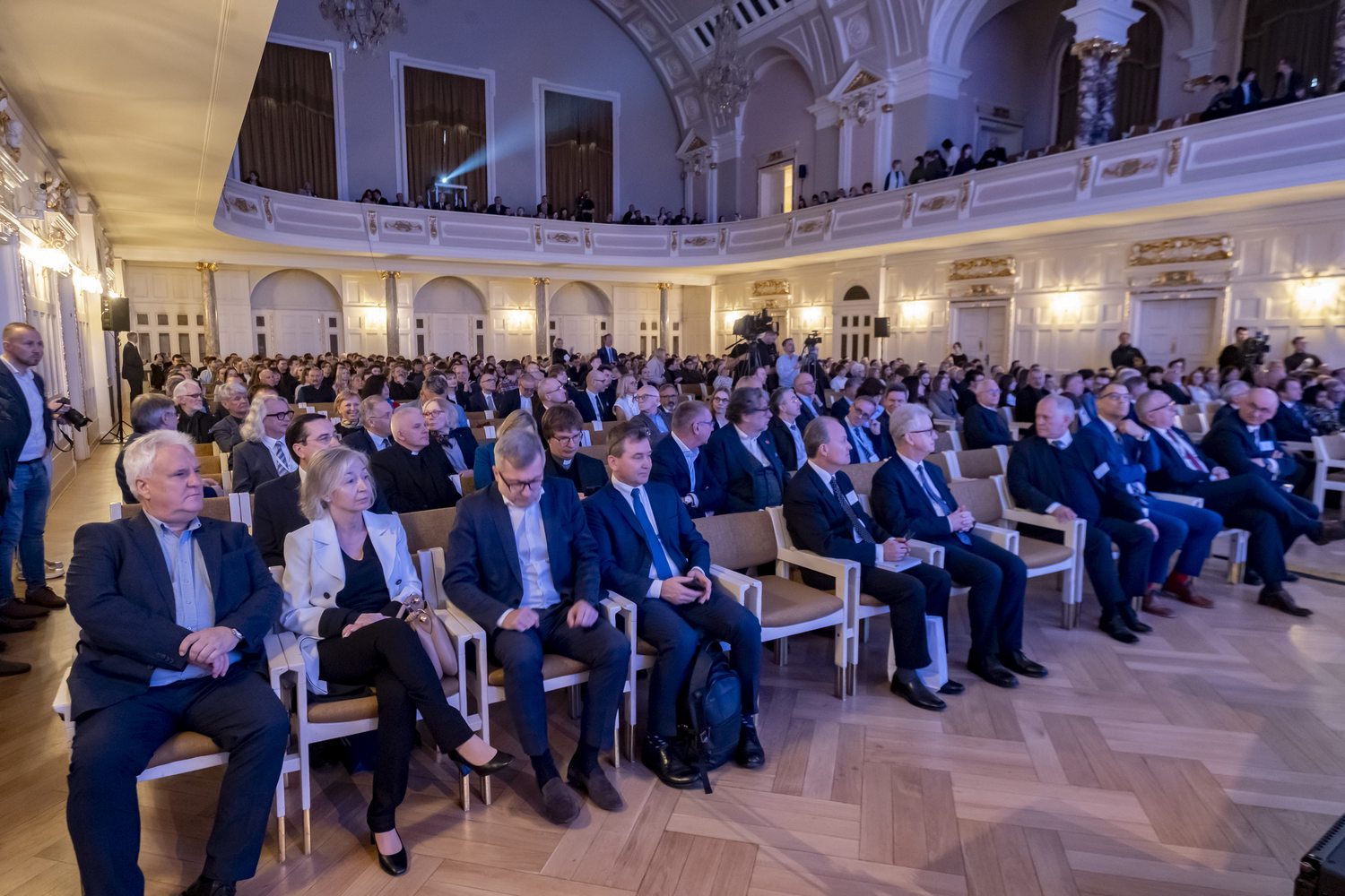 “Jan Paweł II - mosty idei współczesnego świata”